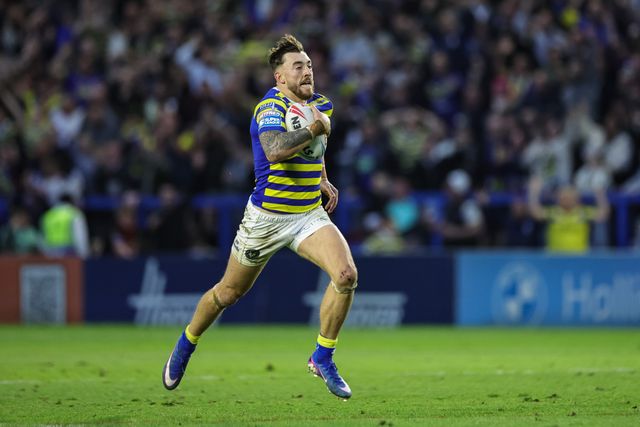 Matty Ashton of Warrington Wolves runs in a solo try during the Betfred Super League Play-off Eliminator round match Warrington Wolves vs Hull KR at The Halliwell Jones Stadium, Warrington, United Kingdom on 19 September 2026

(Photo by Mark Cosgrove/News Images)