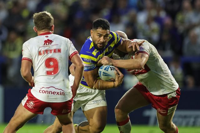 Kelepi Tanginoa of Warrington Wolves is tackled by Dean Hadley of Hull KR during the Betfred Super League Play-off Eliminator round match Warrington Wolves vs Hull KR at The Halliwell Jones Stadium, Warrington, United Kingdom on 19 September 2026

(Photo by Mark Cosgrove/News Images)