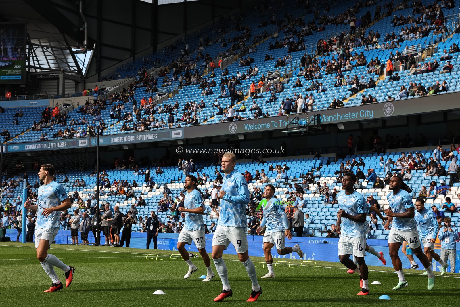 Erling Haaland of Manchester City in the pregame warmup session during the Premier League match Manchester City vs Sunderland at Etihad Stadium, Manchester, United Kingdom on 20 September 2026

(Photo by Mark Cosgrove/News Images)