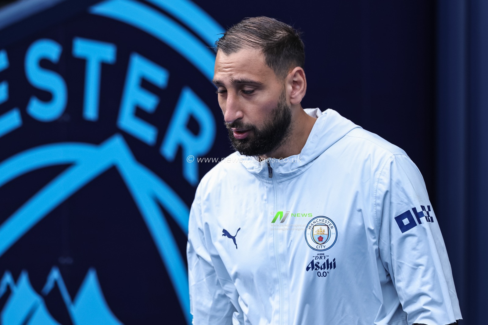Manchester City goalkeeper Gianluigi Donnarumma in the pregame warmup session during the Premier League match Manchester City vs Sunderland at Etihad Stadium, Manchester, United Kingdom on 20 September 2026

(Photo by Mark Cosgrove/News Images)