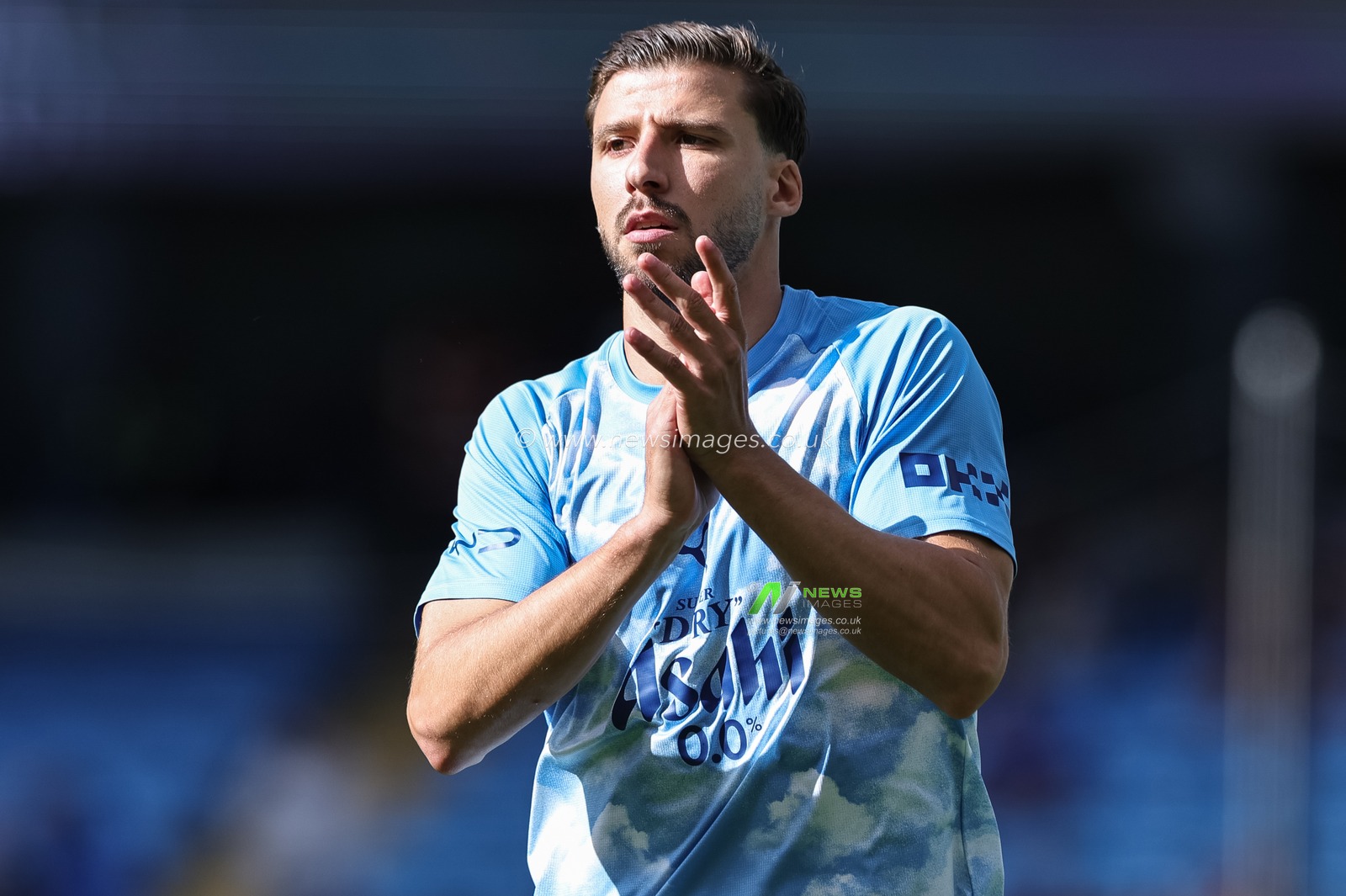 Ruben Dias of Manchester City applauds the fans during the Premier League match Manchester City vs Sunderland at Etihad Stadium, Manchester, United Kingdom on 20 September 2026

(Photo by Mark Cosgrove/News Images)