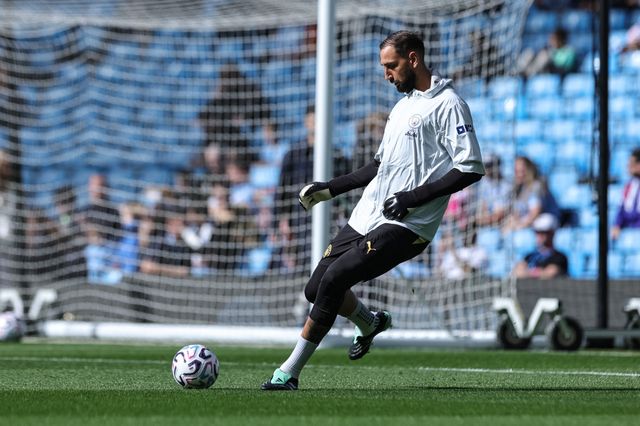 Manchester City goalkeeper Gianluigi Donnarumma in the pregame warmup session during the Premier League match Manchester City vs Sunderland at Etihad Stadium, Manchester, United Kingdom on 20 September 2026

(Photo by Mark Cosgrove/News Images)
