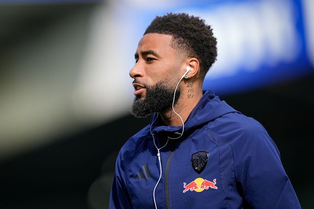 Jayden Bogle of Leeds United inspects the pitch prior to kick off during the Premier League match Leeds United vs Crystal Palace at Elland Road, Leeds, United Kingdom on 20 September 2026

(Photo by Maynard Manyowa/News Images)