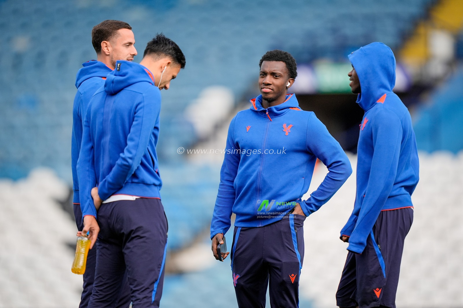 Eddie Nketiah of Crystal Palace and Palace players  inspects the pitch prior to kick off during the Premier League match Leeds United vs Crystal Palace at Elland Road, Leeds, United Kingdom on 20 September 2026

(Photo by Maynard Manyowa/News Images)