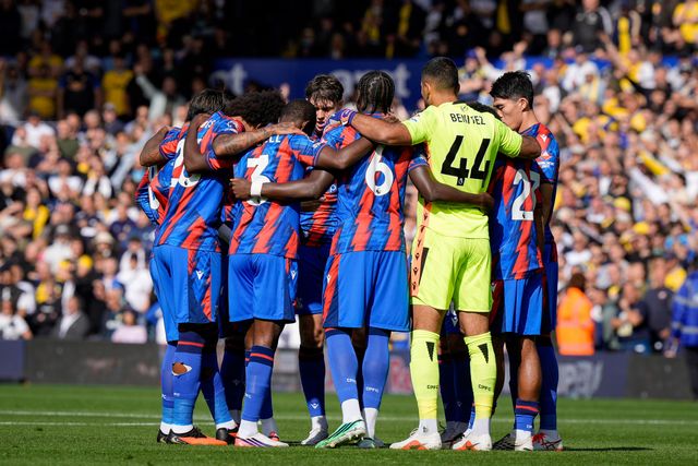 Palace players in the pre-match team huddle during the Premier League match Leeds United vs Crystal Palace at Elland Road, Leeds, United Kingdom on 20 September 2026

(Photo by Maynard Manyowa/News Images)