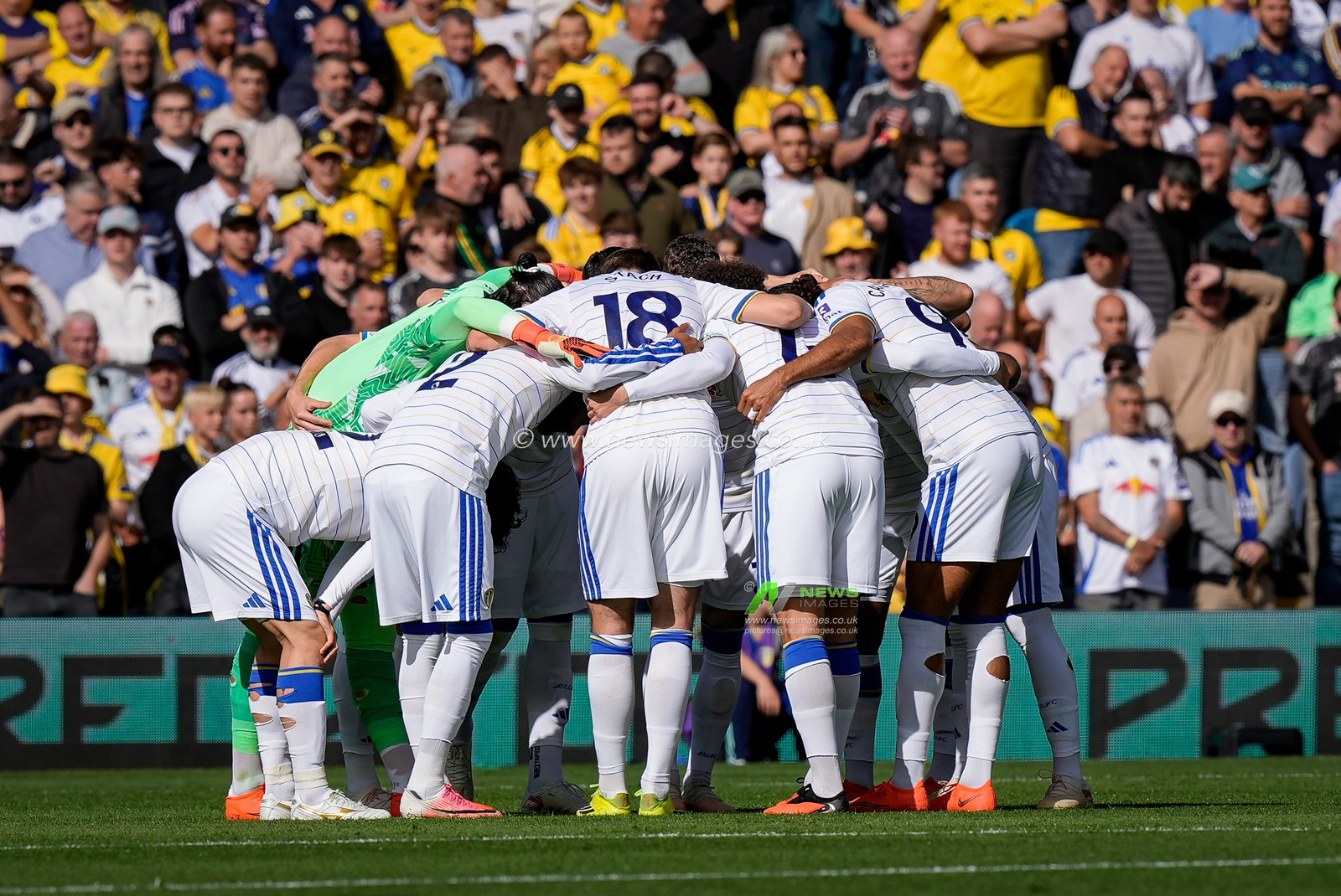 Leeds players in the pre-match team huddle during the Premier League match Leeds United vs Crystal Palace at Elland Road, Leeds, United Kingdom on 20 September 2026

(Photo by Maynard Manyowa/News Images)