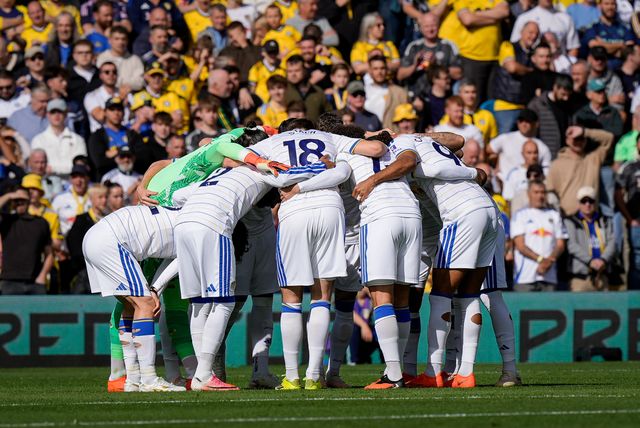 Leeds players in the pre-match team huddle during the Premier League match Leeds United vs Crystal Palace at Elland Road, Leeds, United Kingdom on 20 September 2026

(Photo by Maynard Manyowa/News Images)