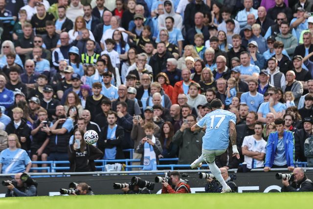 Enzo Fernandez of Manchester City scores from a free kick to make it 1-0 during the Premier League match Manchester City vs Sunderland at Etihad Stadium, Manchester, United Kingdom on 20 September 2026

(Photo by Mark Cosgrove/News Images)
