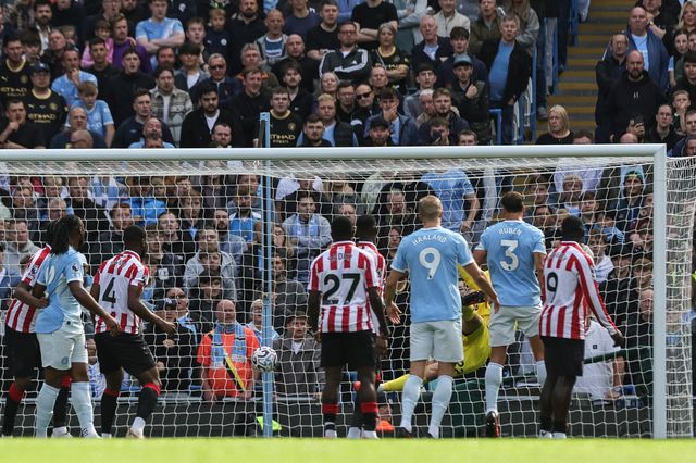 Enzo Fernandez of Manchester City scores from a free kick to make it 1-0 during the Premier League match Manchester City vs Sunderland at Etihad Stadium, Manchester, United Kingdom on 20 September 2026

(Photo by Mark Cosgrove/News Images)