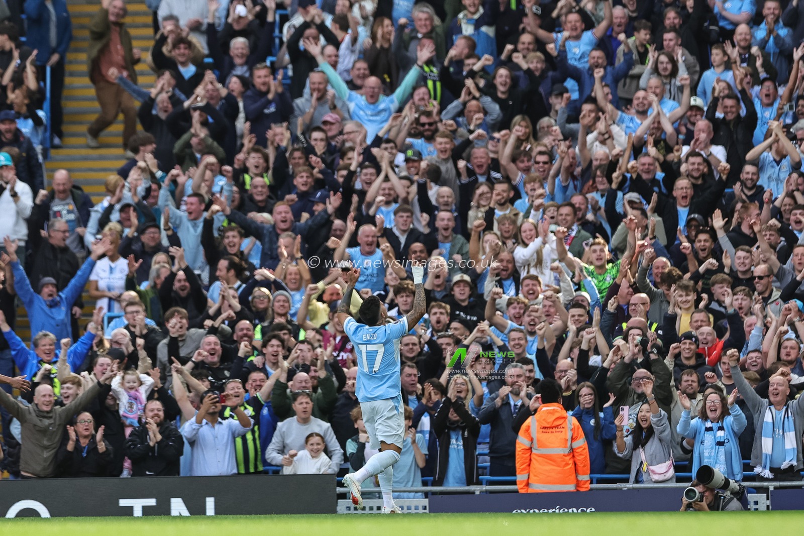 Enzo Fernandez of Manchester City celebrates his goal to make it 1-0 during the Premier League match Manchester City vs Sunderland at Etihad Stadium, Manchester, United Kingdom on 20 September 2026

(Photo by Mark Cosgrove/News Images)