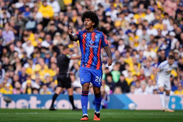 Chris Richards of Crystal Palace gives his team instructions  during the Premier League match Leeds United vs Crystal Palace at Elland Road, Leeds, United Kingdom on 20 September 2026

(Photo by Maynard Manyowa/News Images)