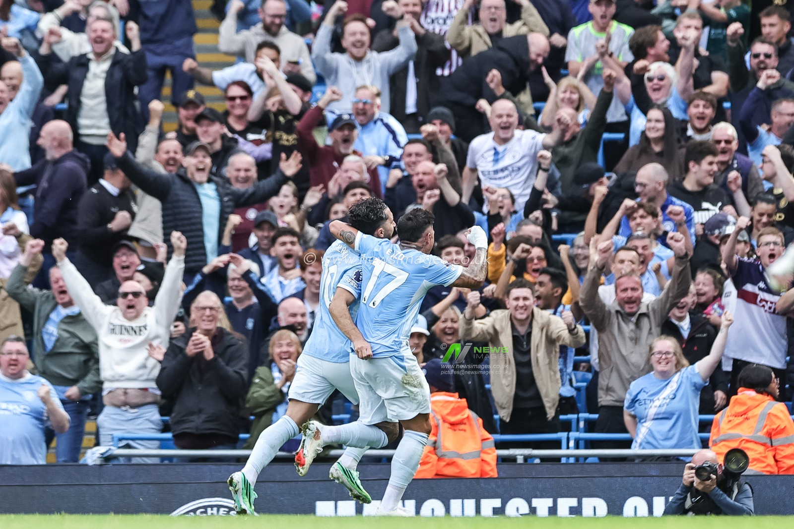 Rayan Cherki of Manchester City celebrates his goal to make it 2-1 during the Premier League match Manchester City vs Sunderland at Etihad Stadium, Manchester, United Kingdom on 20 September 2026

(Photo by Mark Cosgrove/News Images)