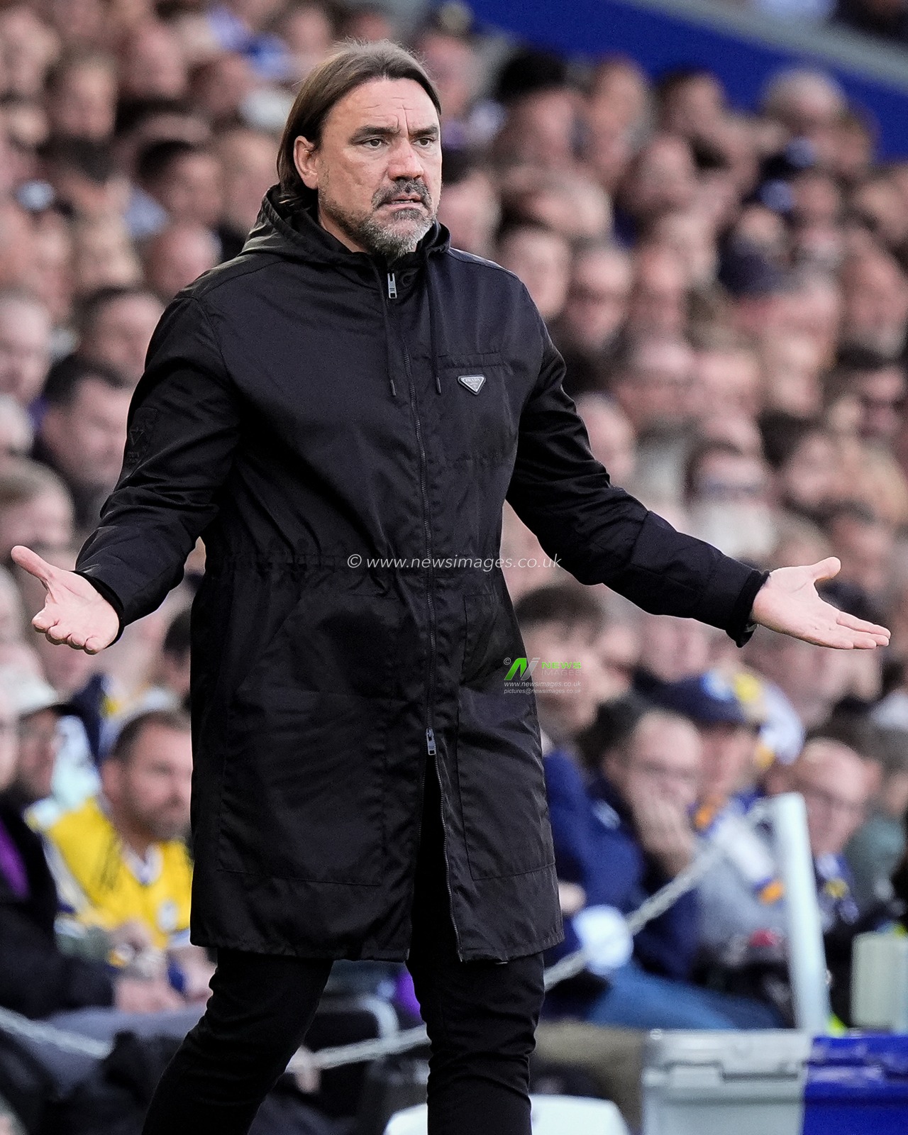 Daniel Farke manager of Leeds United gives his team instructions  during the Premier League match Leeds United vs Crystal Palace at Elland Road, Leeds, United Kingdom on 20 September 2026

(Photo by Maynard Manyowa/News Images)
