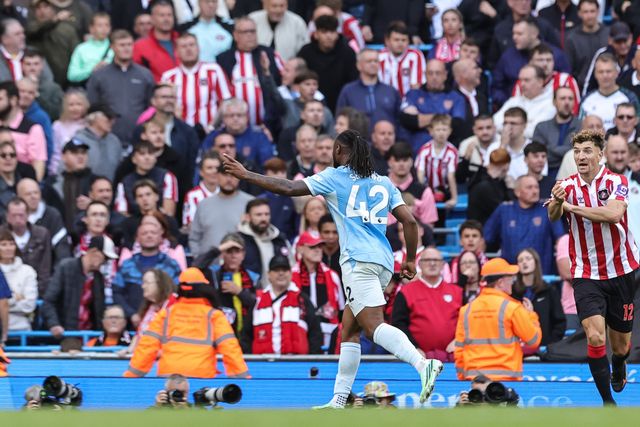 Antoine Semenyo of Manchester City celebrates his goal to make it 3-2 during the Premier League match Manchester City vs Sunderland at Etihad Stadium, Manchester, United Kingdom on 20 September 2026

(Photo by Mark Cosgrove/News Images)
