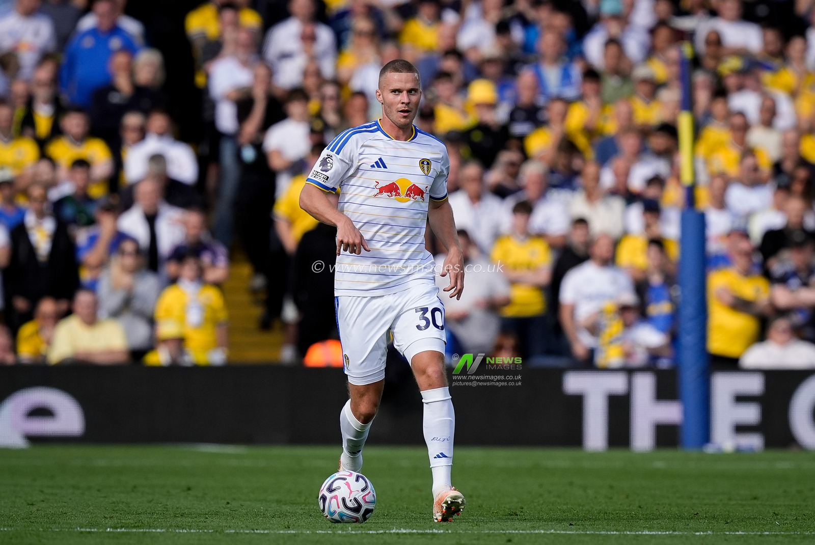 Nico Elvedi of Leeds United in action during the Premier League match Leeds United vs Crystal Palace at Elland Road, Leeds, United Kingdom on 20 September 2026

(Photo by Maynard Manyowa/News Images)