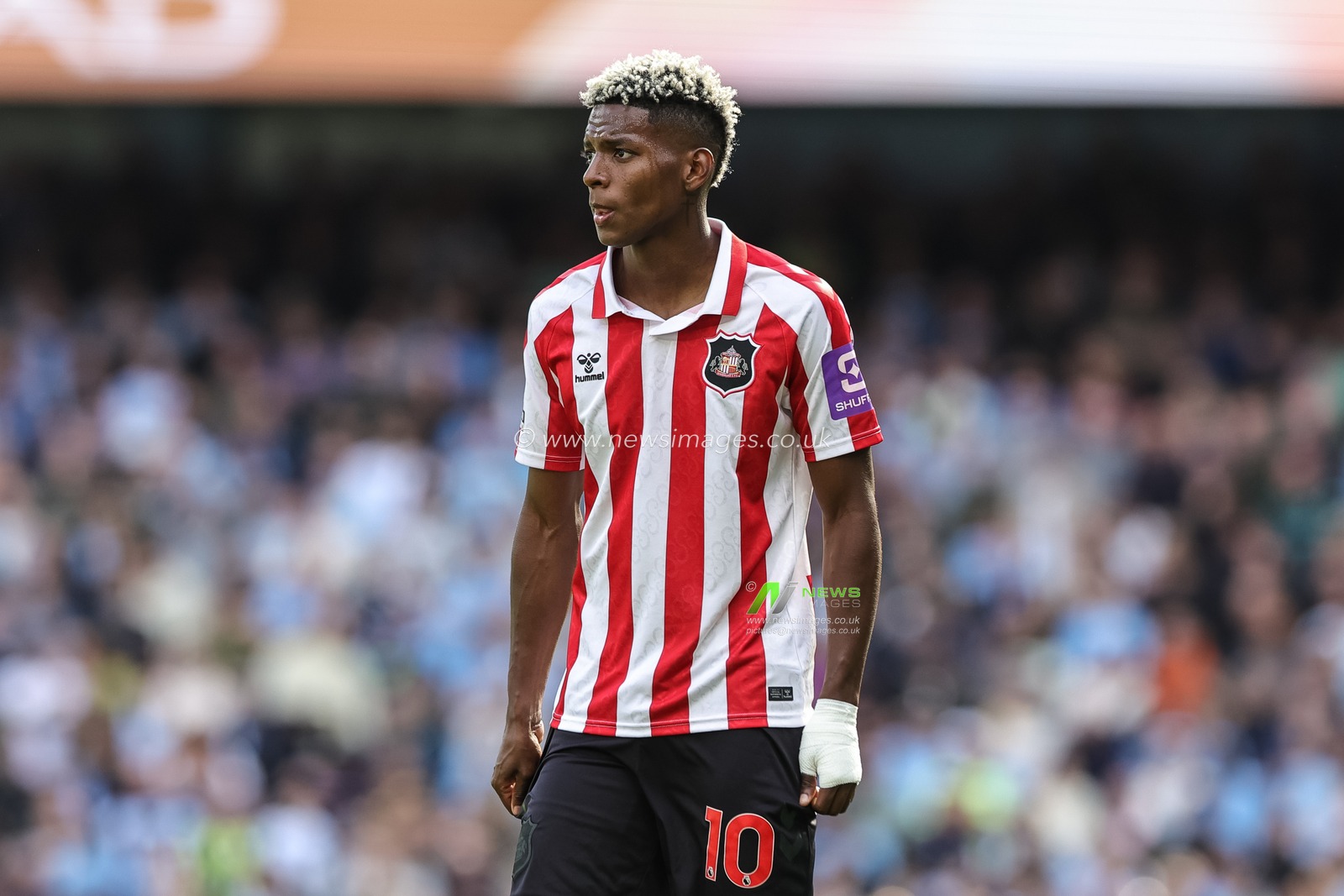 Nilson Angulo of Sunderland during the Premier League match Manchester City vs Sunderland at Etihad Stadium, Manchester, United Kingdom on 20 September 2026

(Photo by Mark Cosgrove/News Images)