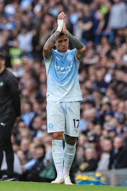 Enzo Fernandez of Manchester City applauds the fans during the Premier League match Manchester City vs Sunderland at Etihad Stadium, Manchester, United Kingdom on 20 September 2026

(Photo by Mark Cosgrove/News Images)
