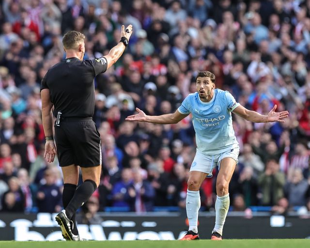 Ruben Dias of Manchester City appealed to referee Robert Jones after Sunderland win a free kick during the Premier League match Manchester City vs Sunderland at Etihad Stadium, Manchester, United Kingdom on 20 September 2026

(Photo by Mark Cosgrove/News Images)