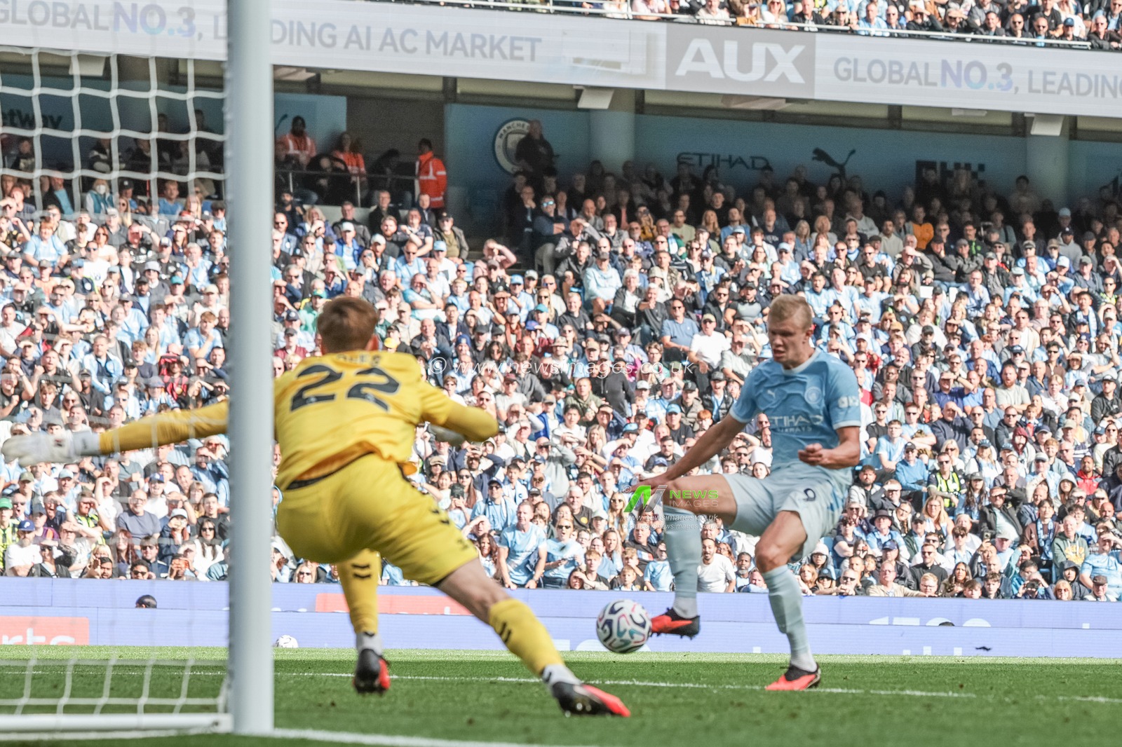 Erling Haaland of Manchester City scores to make it 5-3 during the Premier League match Manchester City vs Sunderland at Etihad Stadium, Manchester, United Kingdom on 20 September 2026

(Photo by Mark Cosgrove/News Images)