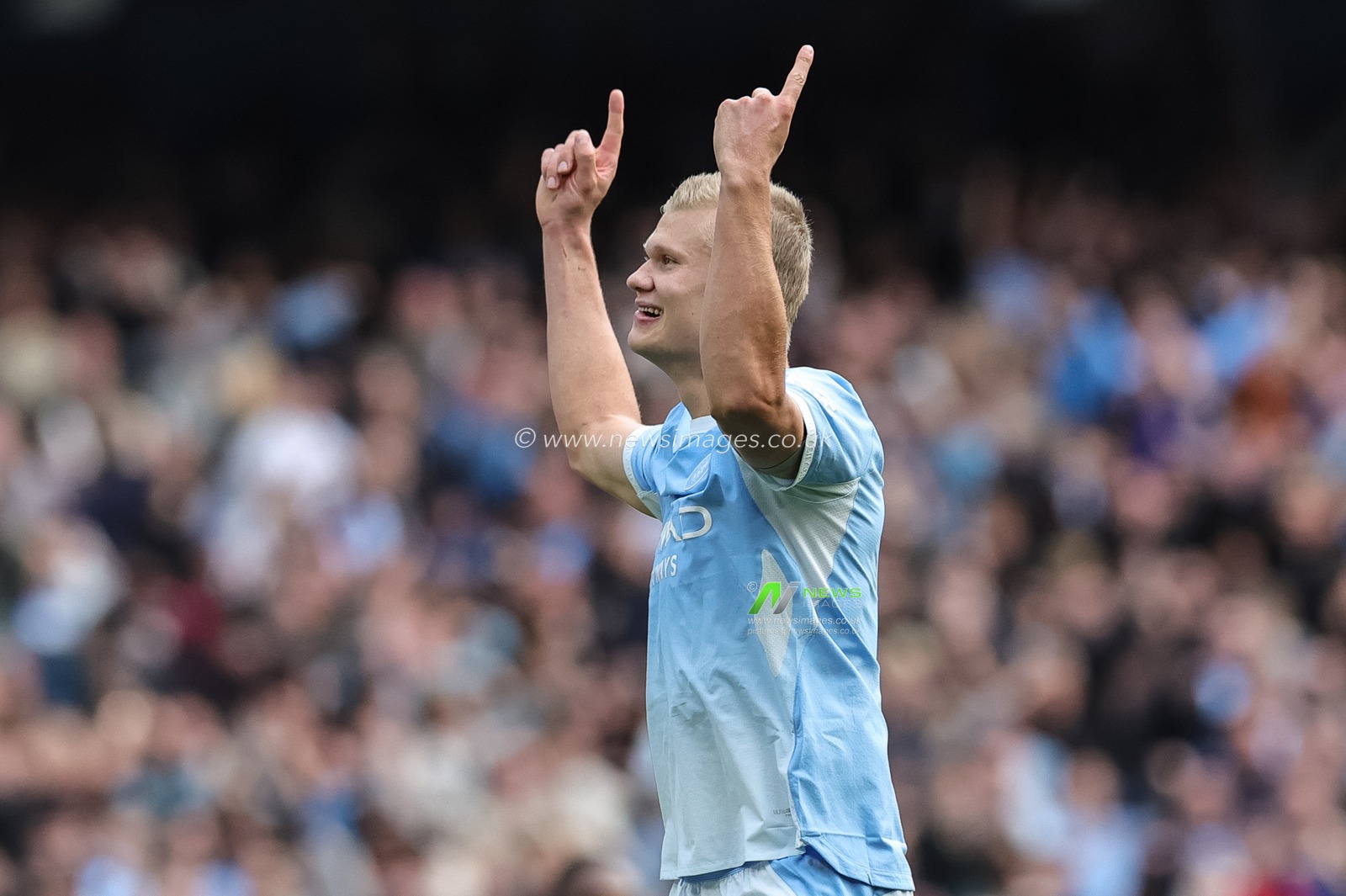 Erling Haaland of Manchester City celebrates his goal to make it 5-3 during the Premier League match Manchester City vs Sunderland at Etihad Stadium, Manchester, United Kingdom on 20 September 2026

(Photo by Mark Cosgrove/News Images)