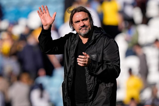 Daniel Farke manager of Leeds United applauds the fans after the final whistle  during the Premier League match Leeds United vs Crystal Palace at Elland Road, Leeds, United Kingdom on 20 September 2026

(Photo by Maynard Manyowa/News Images)