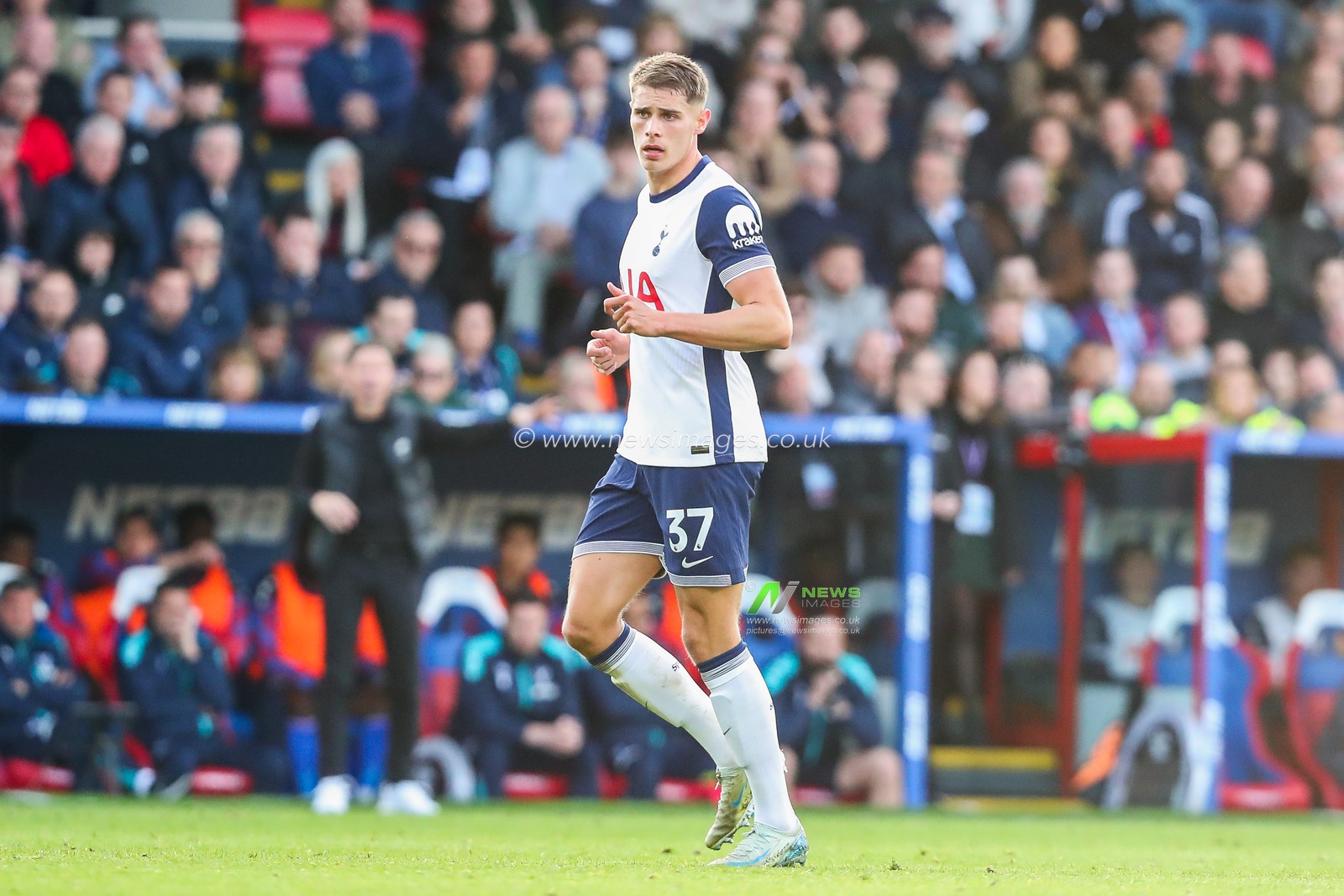 Micky van de Ven of Tottenham Hotspur in action during the Premier League match Crystal Palace vs Tottenham Hotspur at Selhurst Park, London, United Kingdom, 27th October 2024

(Photo by Izzy Poles/News Images)