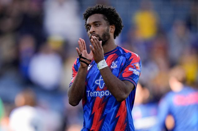 Quinten Timber of Crystal Palace applauds the fans after the final whistle  during the Premier League match Leeds United vs Crystal Palace at Elland Road, Leeds, United Kingdom on 20 September 2026

(Photo by Maynard Manyowa/News Images)
