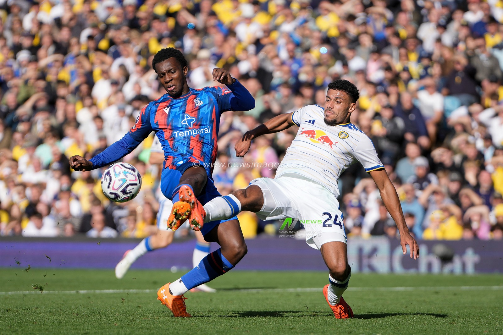 Eddie Nketiah of Crystal Palace shoots on goal  challenged by James Justin of Leeds United during the Premier League match Leeds United vs Crystal Palace at Elland Road, Leeds, United Kingdom on 20 September 2026

(Photo by Maynard Manyowa/News Images)