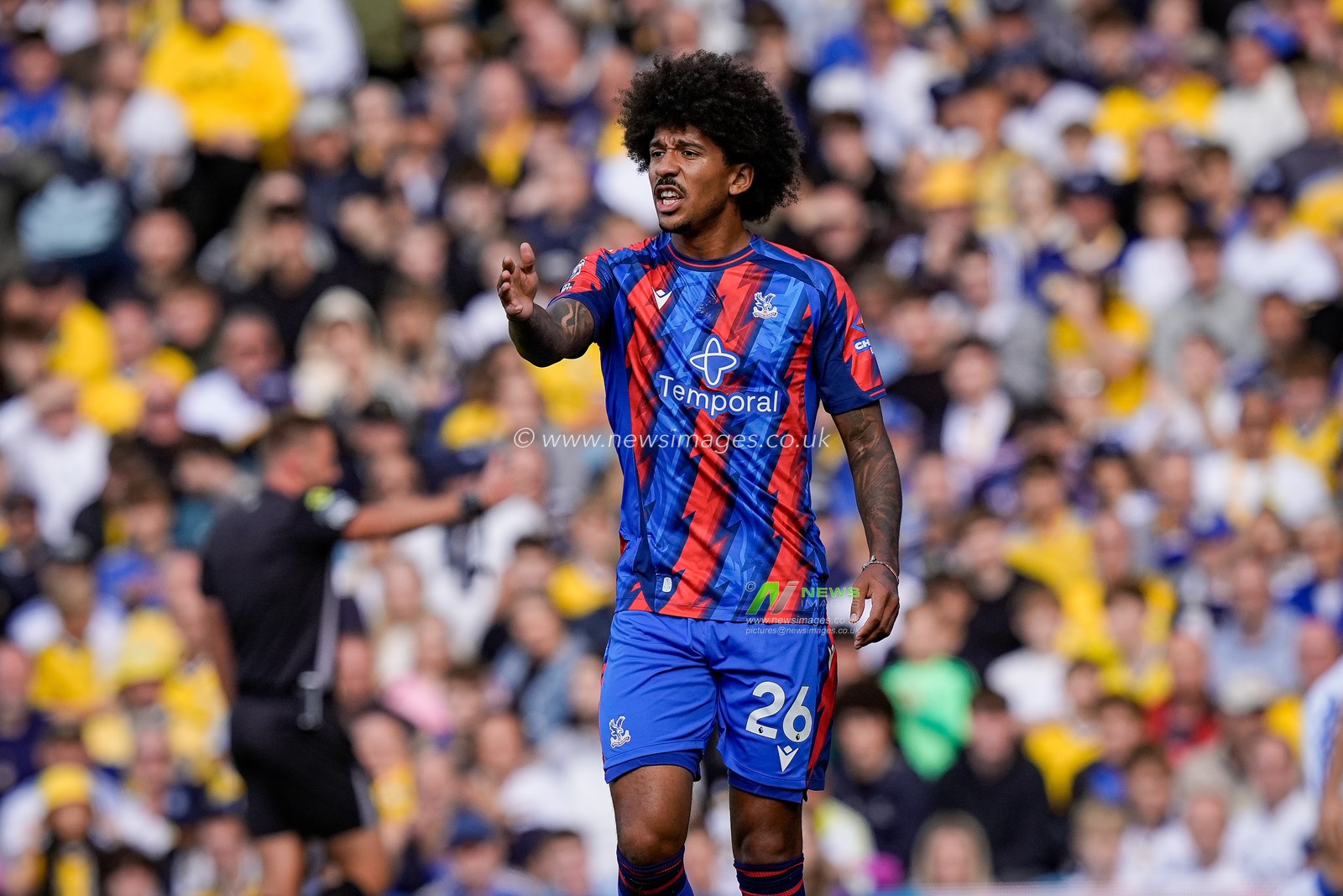 Chris Richards gives his team instructions   during the Premier League match Leeds United vs Crystal Palace at Elland Road, Leeds, United Kingdom on 20 September 2026

(Photo by Maynard Manyowa/News Images)