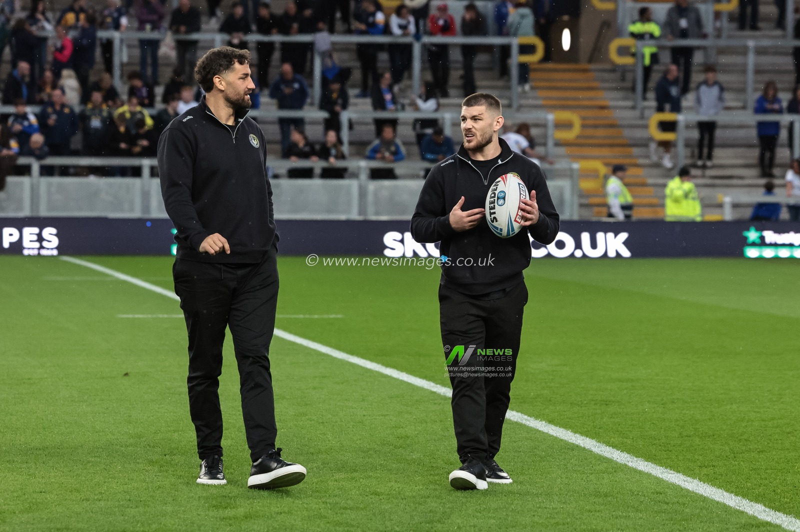 Toby King of Warrington Wolves and Danny Walker of Warrington Wolves during the Betfred Super League Play-off Semi-Final match Leeds Rhinos vs Warrington Wolves at AMT Headingley Stadium, Leeds, United Kingdom on 25 September 2026

(Photo by Mark Cosgrove/News Images)