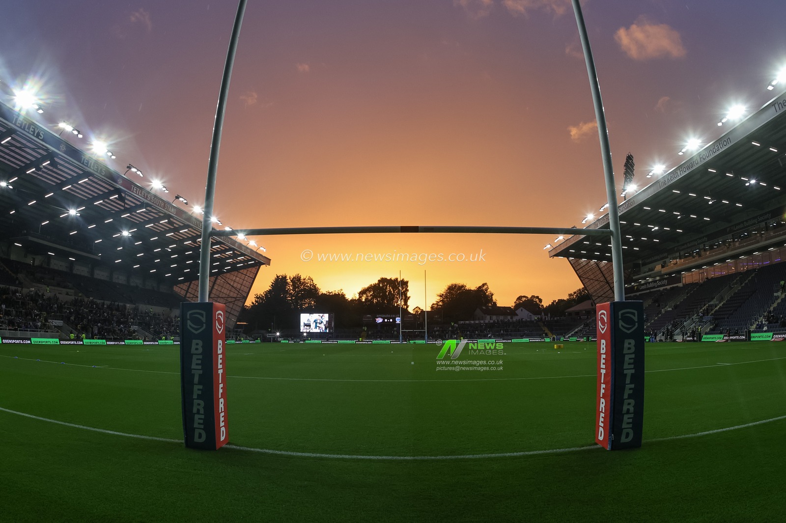 The sun sets over Headingley during the Betfred Super League Play-off Semi-Final match Leeds Rhinos vs Warrington Wolves at AMT Headingley Stadium, Leeds, United Kingdom on 25 September 2026

(Photo by Mark Cosgrove/News Images)
