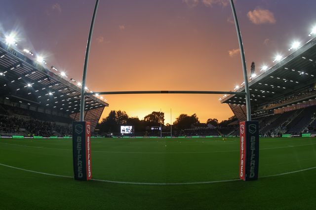 The sun sets over Headingley during the Betfred Super League Play-off Semi-Final match Leeds Rhinos vs Warrington Wolves at AMT Headingley Stadium, Leeds, United Kingdom on 25 September 2026

(Photo by Mark Cosgrove/News Images)