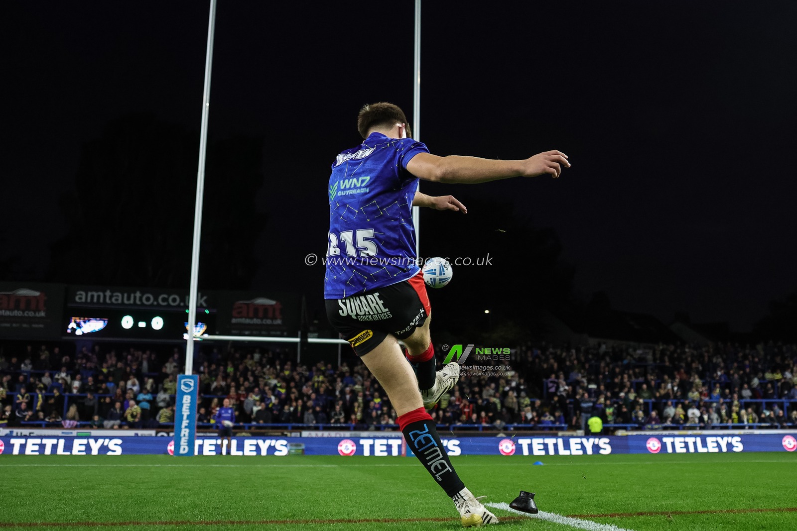 Ewan Irwin of Warrington Wolves in the pre-game warm up during the Betfred Super League Play-off Semi-Final match Leeds Rhinos vs Warrington Wolves at AMT Headingley Stadium, Leeds, United Kingdom on 25 September 2026

(Photo by Mark Cosgrove/News Images)