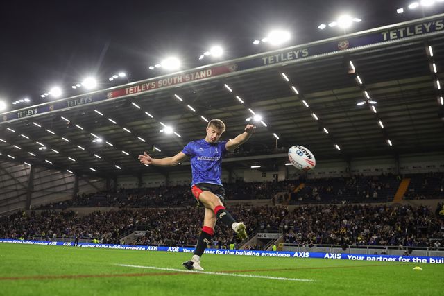 Ewan Irwin of Warrington Wolves in the pre-game warm up during the Betfred Super League Play-off Semi-Final match Leeds Rhinos vs Warrington Wolves at AMT Headingley Stadium, Leeds, United Kingdom on 25 September 2026

(Photo by Mark Cosgrove/News Images)