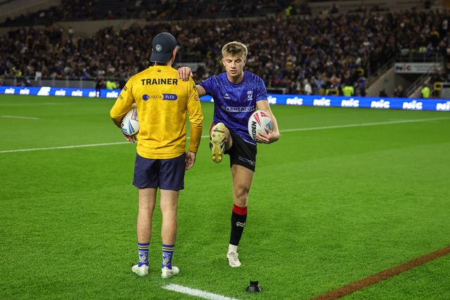 Ewan Irwin of Warrington Wolves in the pre-game warm up during the Betfred Super League Play-off Semi-Final match Leeds Rhinos vs Warrington Wolves at AMT Headingley Stadium, Leeds, United Kingdom on 25 September 2026

(Photo by Mark Cosgrove/News Images)