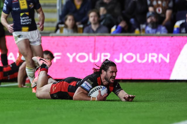 James Bentley of Warrington Wolves goes over for a try during the Betfred Super League Play-off Semi-Final match Leeds Rhinos vs Warrington Wolves at AMT Headingley Stadium, Leeds, United Kingdom on 25 September 2026

(Photo by Mark Cosgrove/News Images)