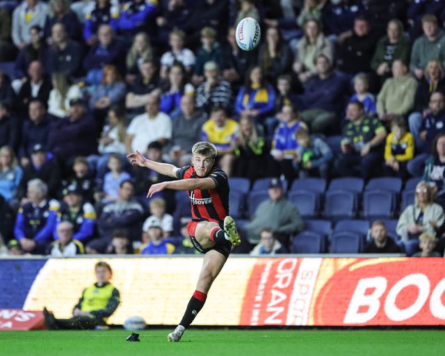 Ewan Irwin of Warrington Wolves converts for a goal during the Betfred Super League Play-off Semi-Final match Leeds Rhinos vs Warrington Wolves at AMT Headingley Stadium, Leeds, United Kingdom on 25 September 2026

(Photo by Mark Cosgrove/News Images)
