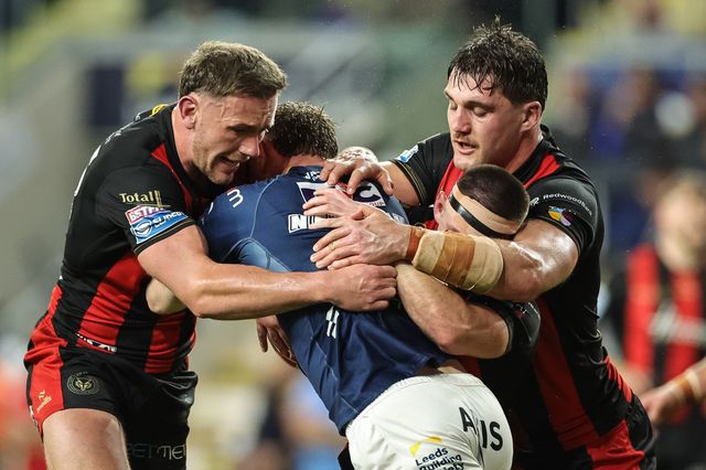 Harry Newman of Leeds Rhinos is tackled by Ben Currie of Warrington Wolves Danny Walker of Warrington Wolves and Liam Byrne of Warrington Wolves during the Betfred Super League Play-off Semi-Final match Leeds Rhinos vs Warrington Wolves at AMT Headingley Stadium, Leeds, United Kingdom on 25 September 2026

(Photo by Mark Cosgrove/News Images)