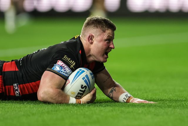 Luke Yates of Warrington Wolves goes over for a try during the Betfred Super League Play-off Semi-Final match Leeds Rhinos vs Warrington Wolves at AMT Headingley Stadium, Leeds, United Kingdom on 25 September 2026

(Photo by Mark Cosgrove/News Images)