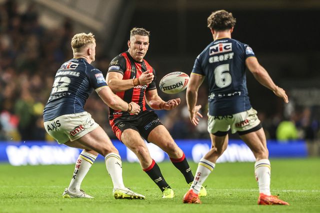 George Williams of Warrington Wolves passes the ball during the Betfred Super League Play-off Semi-Final match Leeds Rhinos vs Warrington Wolves at AMT Headingley Stadium, Leeds, United Kingdom on 25 September 2026

(Photo by Alfie Cosgrove/News Images)