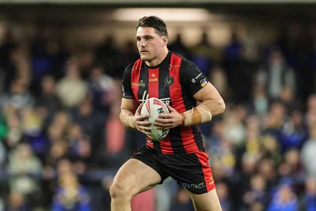 Liam Byrne of Warrington Wolves with the ball during the Betfred Super League Play-off Semi-Final match Leeds Rhinos vs Warrington Wolves at AMT Headingley Stadium, Leeds, United Kingdom on 25 September 2026

(Photo by Mark Cosgrove/News Images)