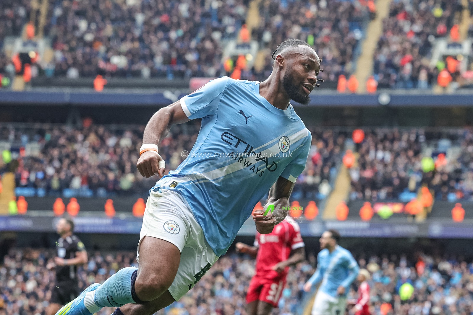 Antonie Semenyo of Manchester City celebrates his goal to make it 3-0 during the Emirates FA Cup Quarter-Final match Manchester City vs Liverpool at Etihad Stadium, Manchester, United Kingdom on 04 April 2026

(Photo by Mark Cosgrove/News Images)