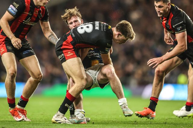 Ned McCormack of Leeds Rhinos is tackled by Ewan Irwin of Warrington Wolves during the Betfred Super League Play-off Semi-Final match Leeds Rhinos vs Warrington Wolves at AMT Headingley Stadium, Leeds, United Kingdom on 25 September 2026

(Photo by Alfie Cosgrove/News Images)
