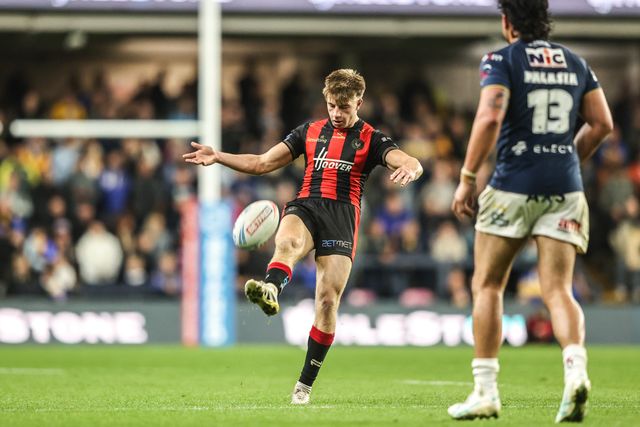 Ewan Irwin of Warrington Wolves kicks the ball up field during the Betfred Super League Play-off Semi-Final match Leeds Rhinos vs Warrington Wolves at AMT Headingley Stadium, Leeds, United Kingdom on 25 September 2026

(Photo by Alfie Cosgrove/News Images)