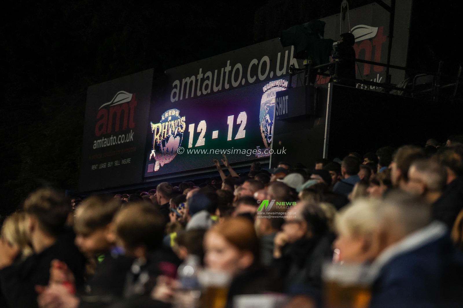 The score is 12-12 in the final 10 minutes of the Betfred Super League Play-off Semi-Final match Leeds Rhinos vs Warrington Wolves at AMT Headingley Stadium, Leeds, United Kingdom on 25 September 2026

(Photo by Alfie Cosgrove/News Images)