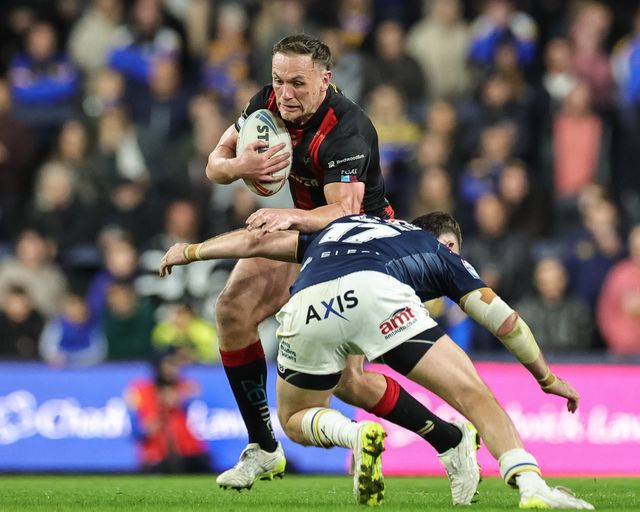 Ben Currie of Warrington Wolves is tackled by Cameron Smith of Leeds Rhinos during the Betfred Super League Play-off Semi-Final match Leeds Rhinos vs Warrington Wolves at AMT Headingley Stadium, Leeds, United Kingdom on 25 September 2026

(Photo by Mark Cosgrove/News Images)