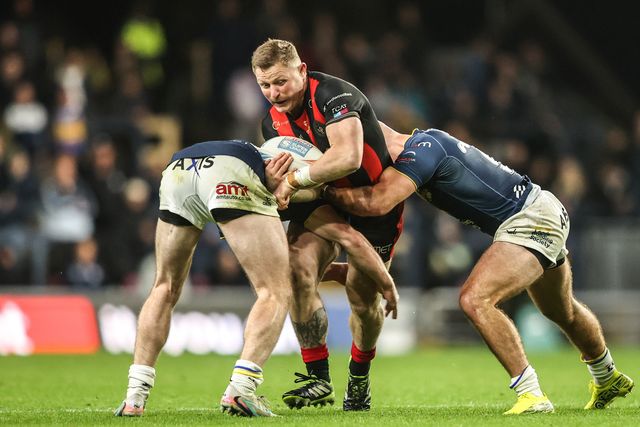 Luke Yates of Warrington Wolves is tackled by Ned McCormack of Leeds Rhinos and Jarrod O'Connor of Leeds Rhinos during the Betfred Super League Play-off Semi-Final match Leeds Rhinos vs Warrington Wolves at AMT Headingley Stadium, Leeds, United Kingdom on 25 September 2026

(Photo by Alfie Cosgrove/News Images)