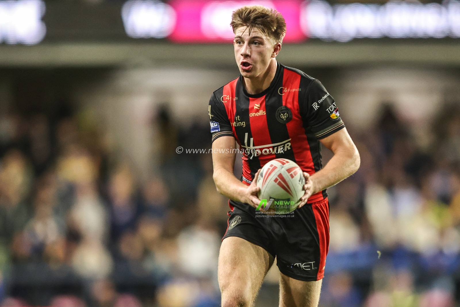 Ewan Irwin of Warrington Wolves in action during the Betfred Super League Play-off Semi-Final match Leeds Rhinos vs Warrington Wolves at AMT Headingley Stadium, Leeds, United Kingdom on 25 September 2026

(Photo by Alfie Cosgrove/News Images)
