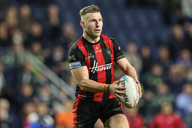 George Williams of Warrington Wolves breaks with the ball during the Betfred Super League Play-off Semi-Final match Leeds Rhinos vs Warrington Wolves at AMT Headingley Stadium, Leeds, United Kingdom on 25 September 2026

(Photo by Mark Cosgrove/News Images)