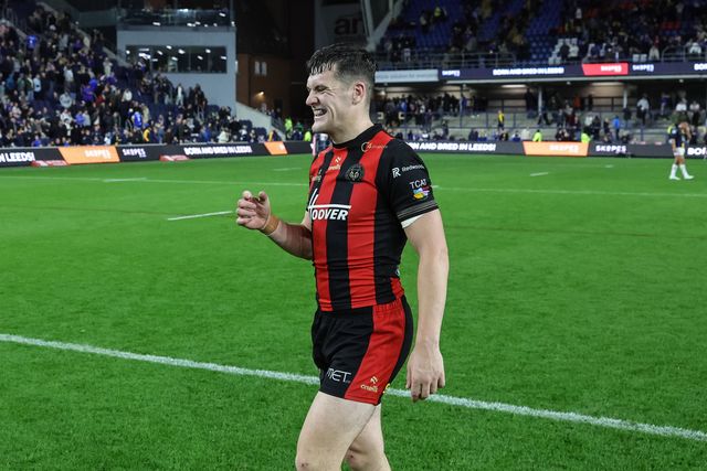 Josh Thewlis of Warrington Wolves celebrates the win during the Betfred Super League Play-off Semi-Final match Leeds Rhinos vs Warrington Wolves at AMT Headingley Stadium, Leeds, United Kingdom on 25 September 2026

(Photo by Mark Cosgrove/News Images)